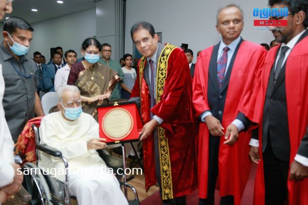 
                    இரா.சம்பந்தனுக்கு 'ஜனநாயகப் பொன் விருது'
                